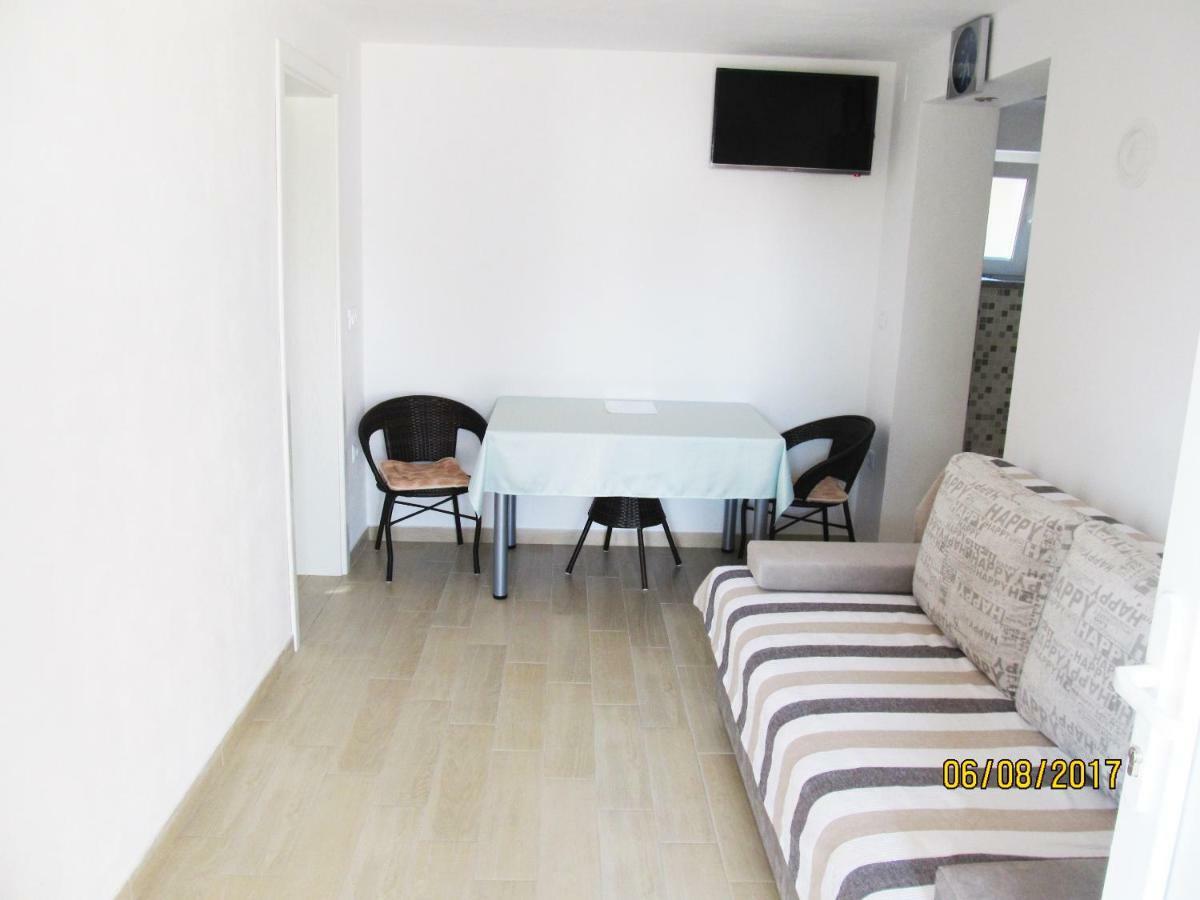 Apartmani Mala Sirena Maslenica Exterior photo