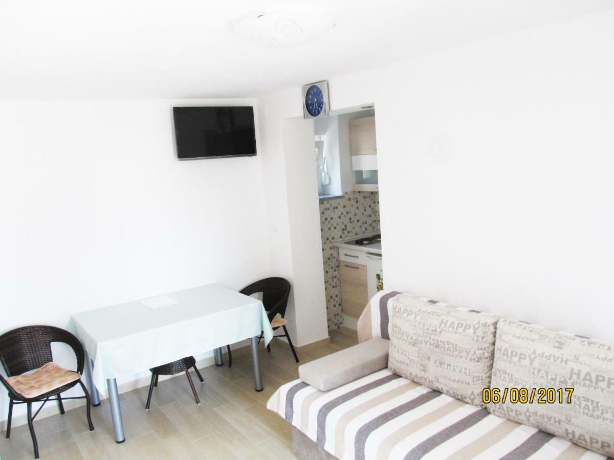 Apartmani Mala Sirena Maslenica Exterior photo