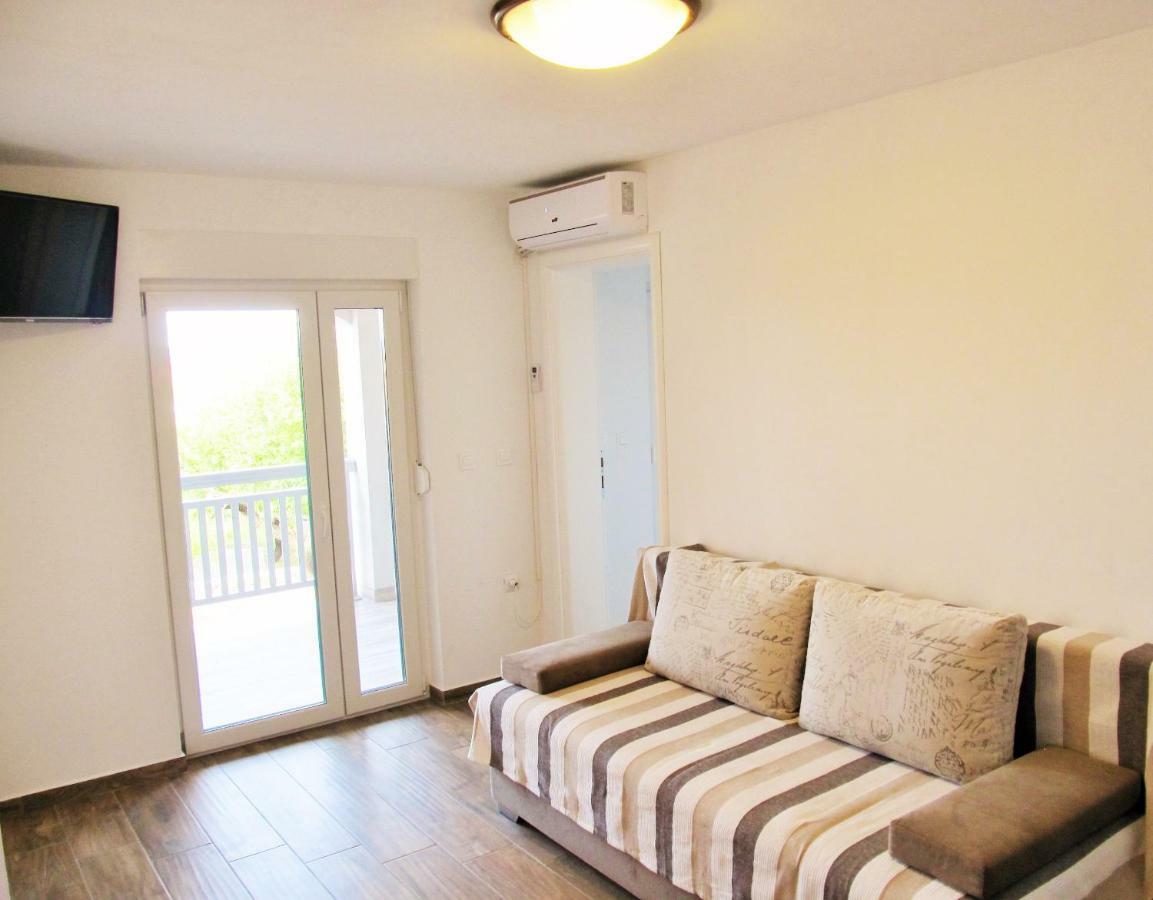Apartmani Mala Sirena Maslenica Exterior photo